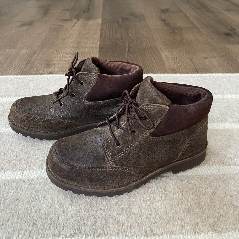 Boys size 2 Ugg Boots